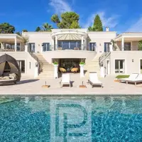 MOUGINS – EXCEPTIONAL PROPERTY WITH VIEWS OVER THE OLD VILLAGE | 🇫🇷