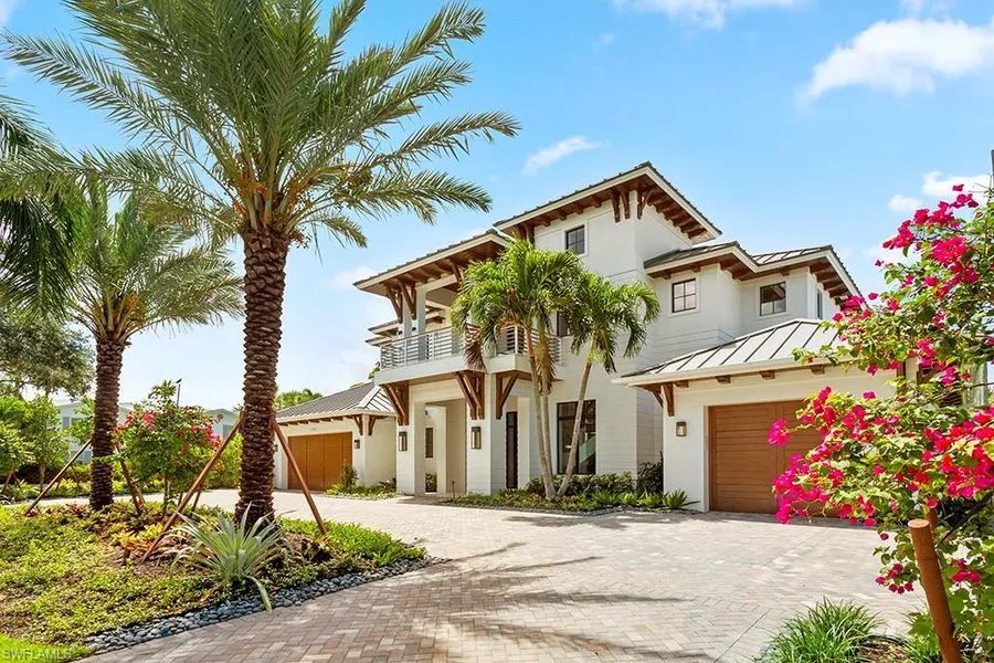 Exquisite Architectural Gem In Prestigious Old Naples | FL 🇺🇸