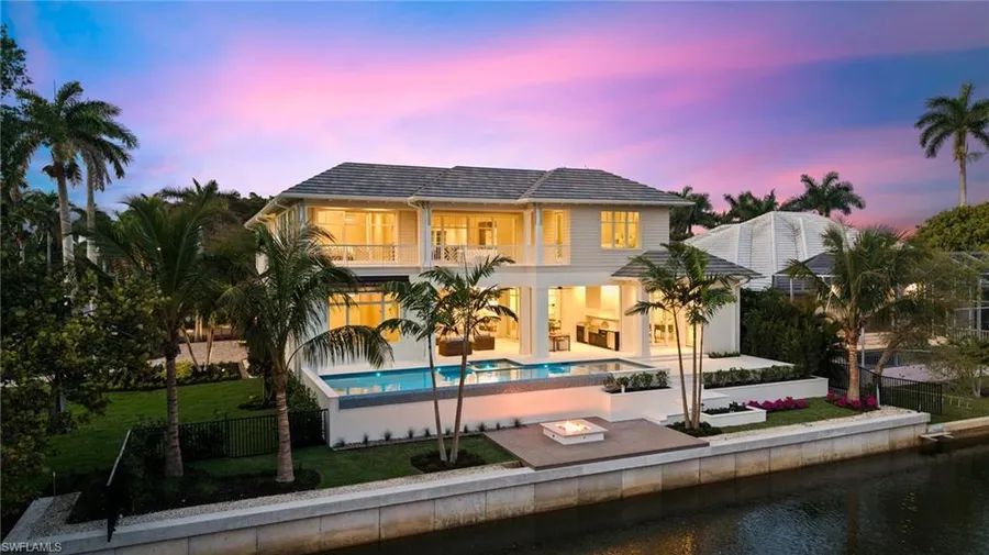 Timeless Luxury Estate With Exceptional Indoor Outdoor Flow | Naples, FL 🇺🇸