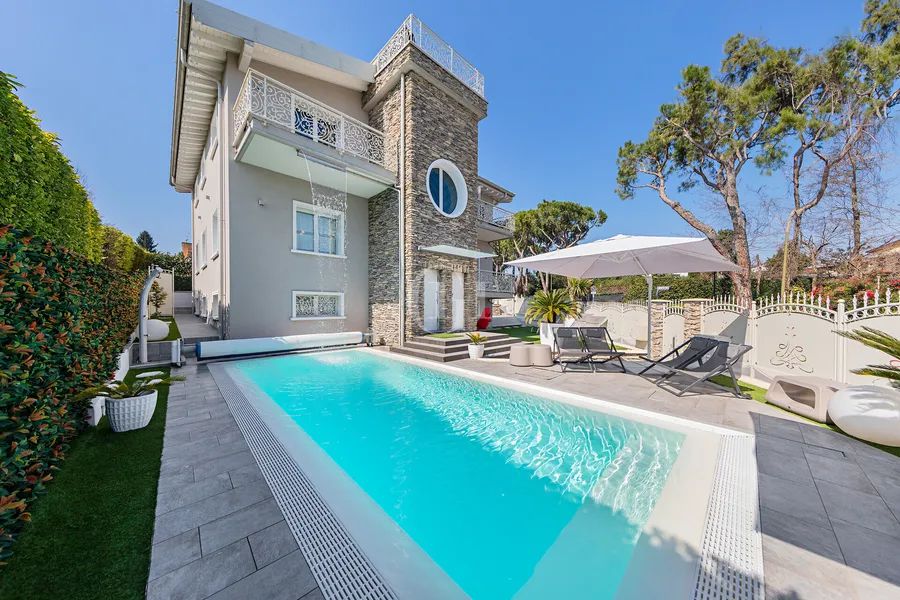Single VILLA with heated pool and LAKE VIEW | Desenzano del Garda 🇮🇹