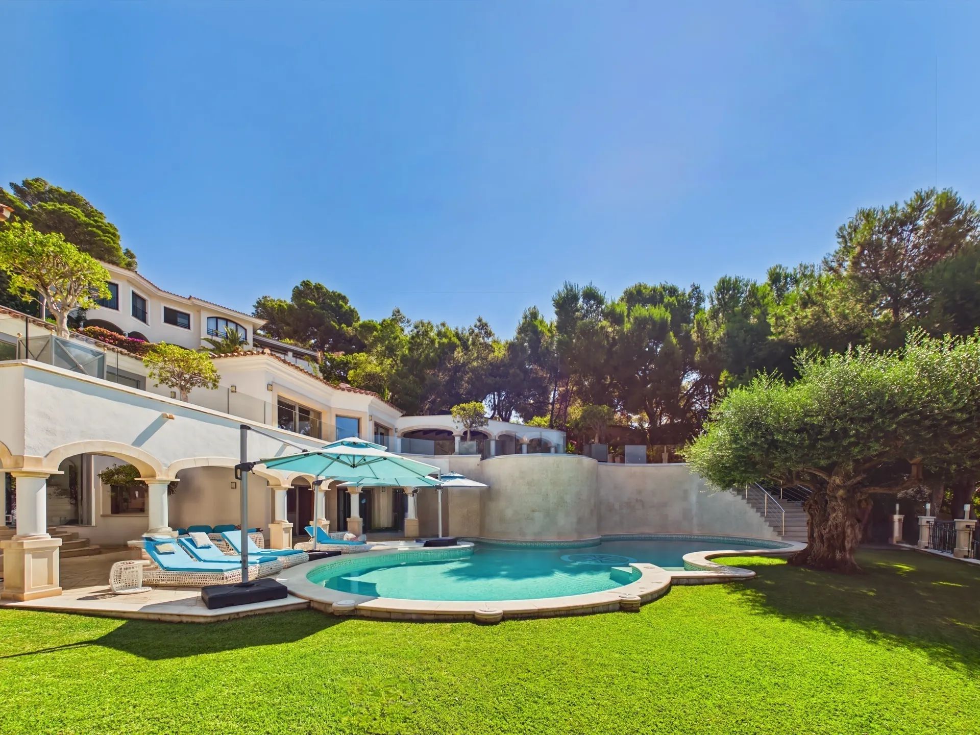 Villa Cosmopolitana - Extraordinary Frontline Villa for Sale | Illes Baleares 🇪🇸