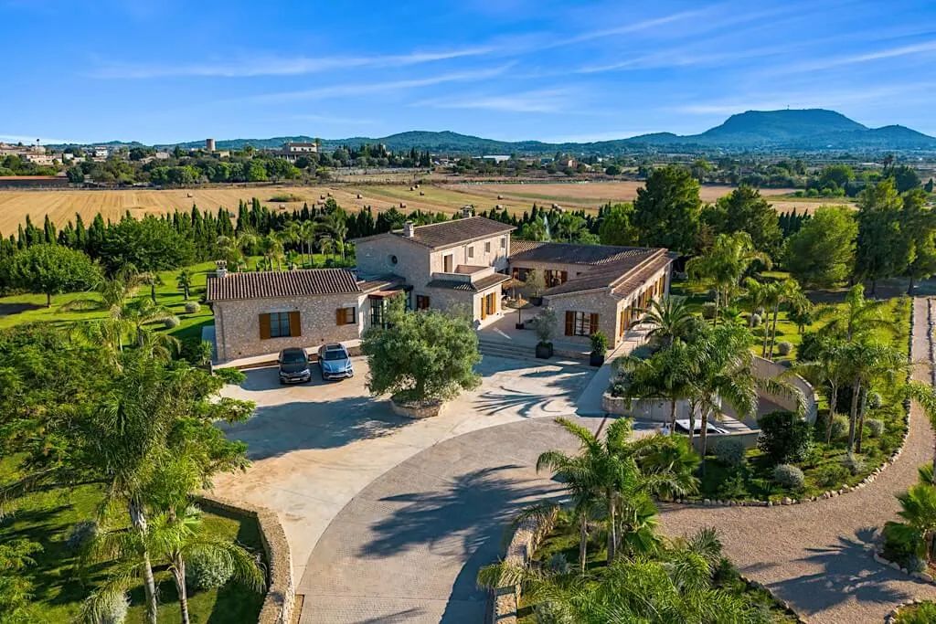 Exceptional Estate blends timeless Mediterranean Style - Fully Renovated | Balearic Islands 🇪🇸