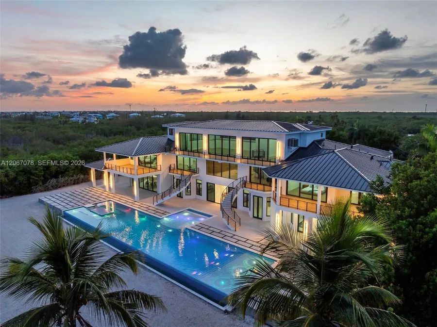 2405 Coco Plum Dr Marathon, FL 33050 | 🇺🇸