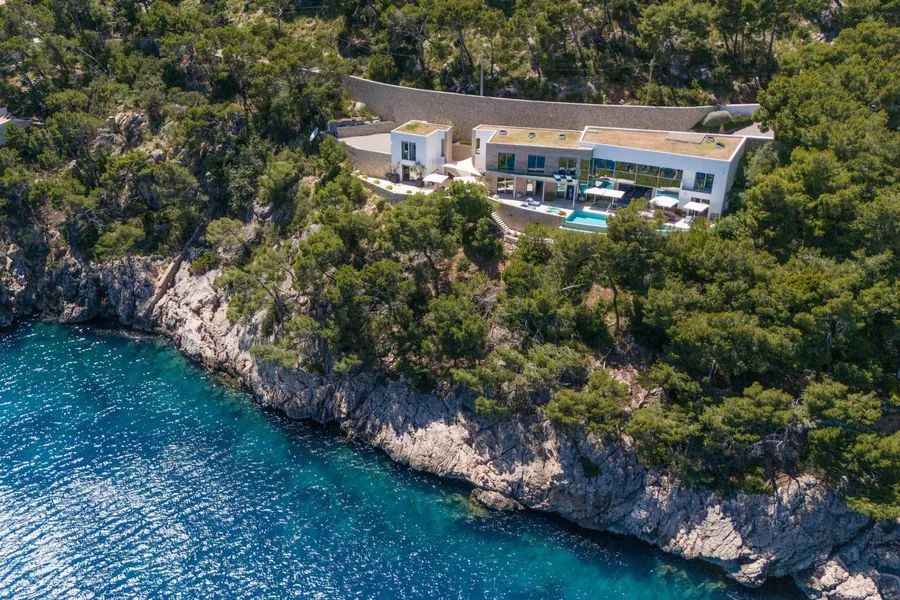 Exclusive Contemporary Frontline Villa In Formentor With Private Sea Access | Pollenca 🇪🇸