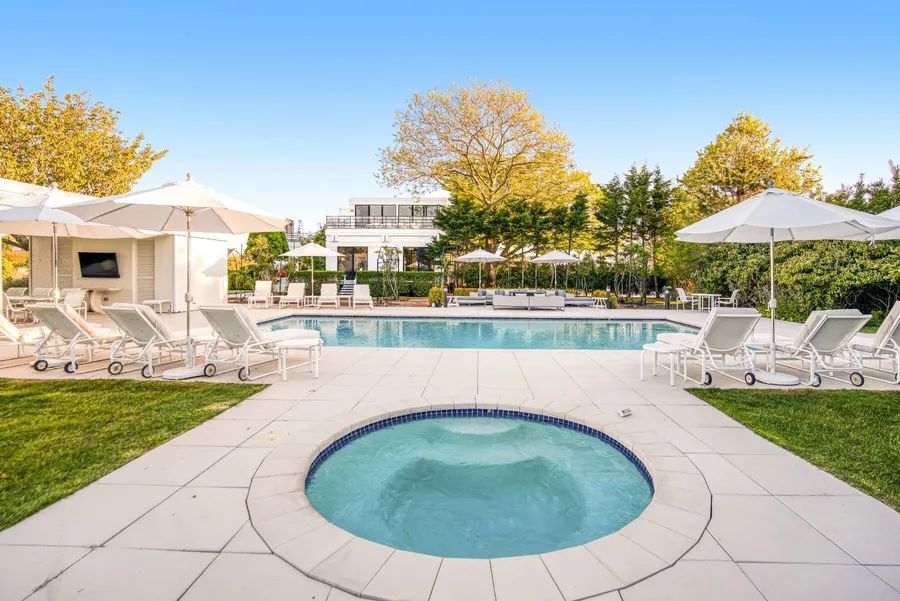 359 Meadow Lane Southampton, New York, 11968 🇺🇸